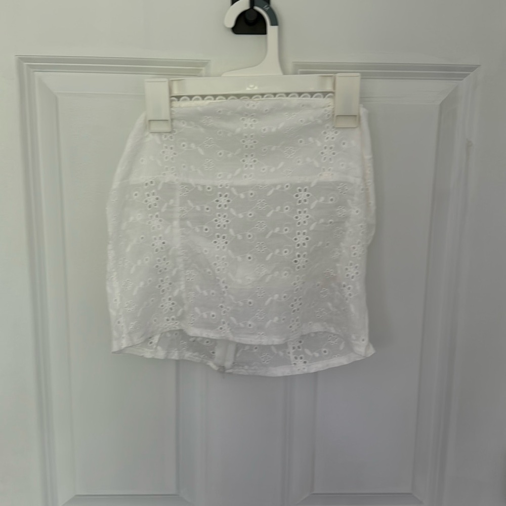 Eyelet white strapless tube top